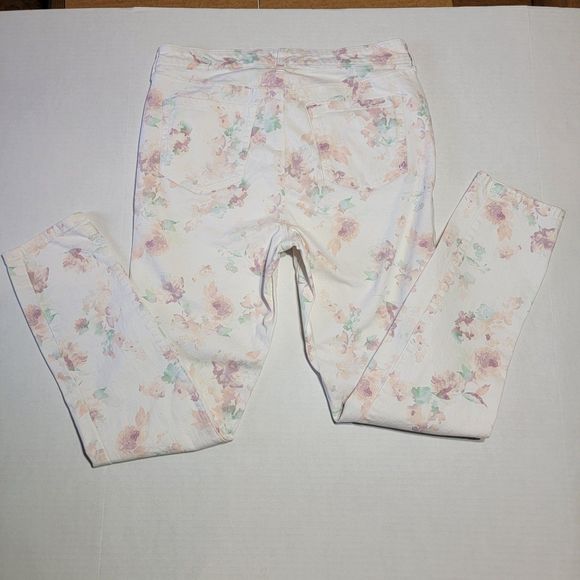 Style & Co White Denim Jeans w/ Flowers Curvy Skinny Leg - Size 8 - Picture 4 of 6